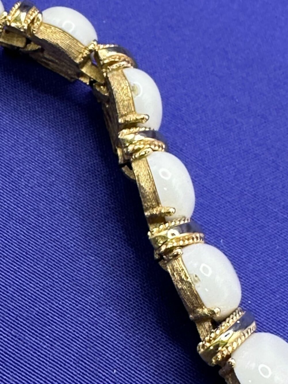 VTG Crown Trifari Mid-Century Bracelet Oval White Cabochons - Picture 7 of 15